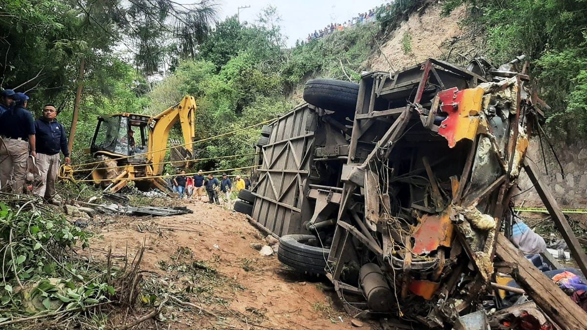 Autobus v Mexiku sjel do rokle. Nejméně 29 mrtvých